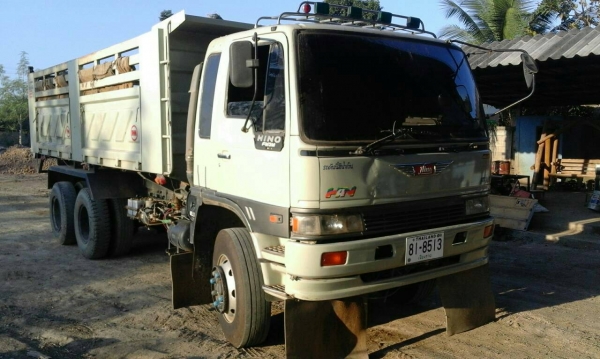 ขายรถ 10 ล้อ ฮีโน่ 3m 240  ปี 39 สภาพเดิม คัสซีสวยจัด จัดแนนท์ได้ครับ สนใจติดต่อได้ที่ 081-9420141  ,  081-5715326