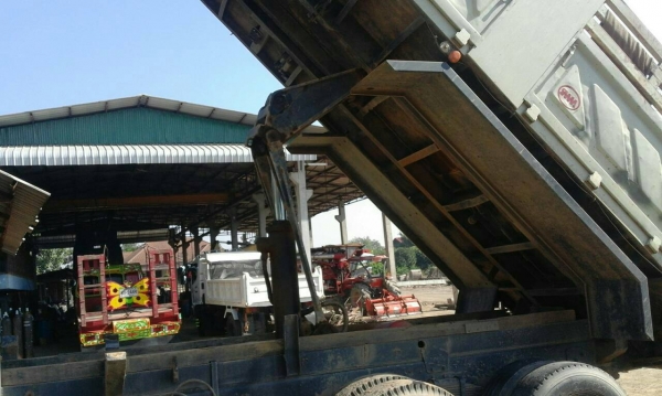 ขายรถ 10 ล้อ ฮีโน่ 3m 240  ปี 39 สภาพเดิม คัสซีสวยจัด จัดแนนท์ได้ครับ สนใจติดต่อได้ที่ 081-9420141  ,  081-5715326