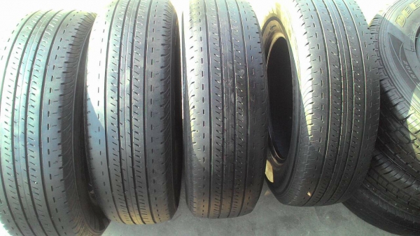 205/70R15 BRIDGESTONE DURAVIS R611 ปี2013 ชุด 4 เส้น 4500 บาท tel.081-427-3941 ไอดีไลน์ autobot107 205/70R15 BRIDGESTONE DURAVIS R611 ปี2013 ชุด 4 เส้น 4500 บาท tel.081-427-3941 ไอดีไลน์ autobot107