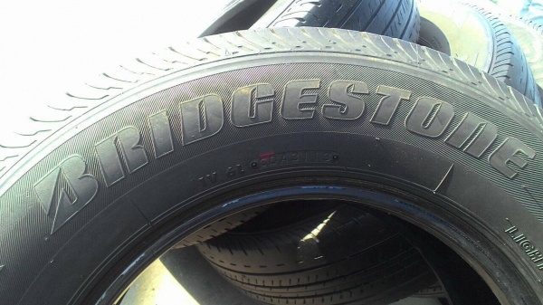 205/70R15 BRIDGESTONE DURAVIS R611 ปี2013 ชุด 4 เส้น 4500 บาท tel.081-427-3941 ไอดีไลน์ autobot107 205/70R15 BRIDGESTONE DURAVIS R611 ปี2013 ชุด 4 เส้น 4500 บาท tel.081-427-3941 ไอดีไลน์ autobot107