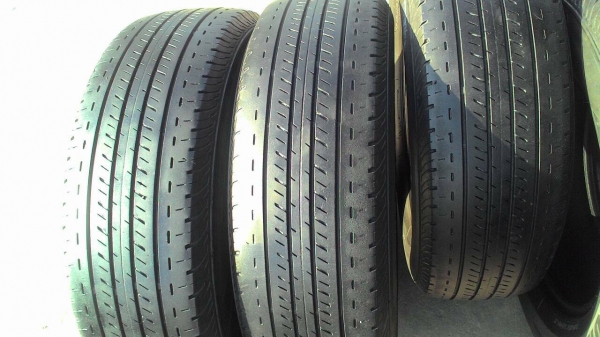 205/70R15 BRIDGESTONE DURAVIS R611 ปี2013 ชุด 4 เส้น 4500 บาท tel.081-427-3941 ไอดีไลน์ autobot107 205/70R15 BRIDGESTONE DURAVIS R611 ปี2013 ชุด 4 เส้น 4500 บาท tel.081-427-3941 ไอดีไลน์ autobot107