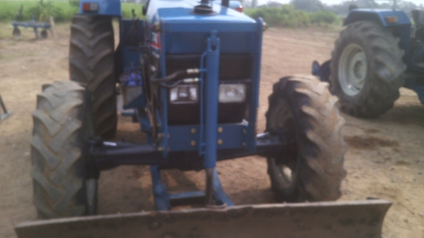 ขายรถไถFORDรุ่น6640คานหน้า NEWHOLLAND  เล่มพร้อมโอน