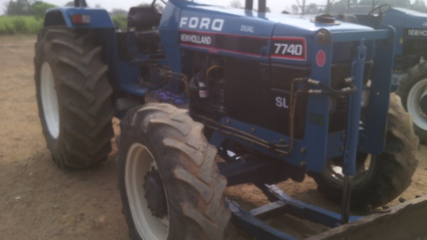 ขายรถไถFORDรุ่น6640คานหน้า NEWHOLLAND  เล่มพร้อมโอน