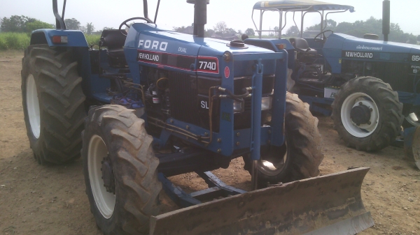 ขายรถไถFORDรุ่น6640คานหน้า NEWHOLLAND  เล่มพร้อมโอน