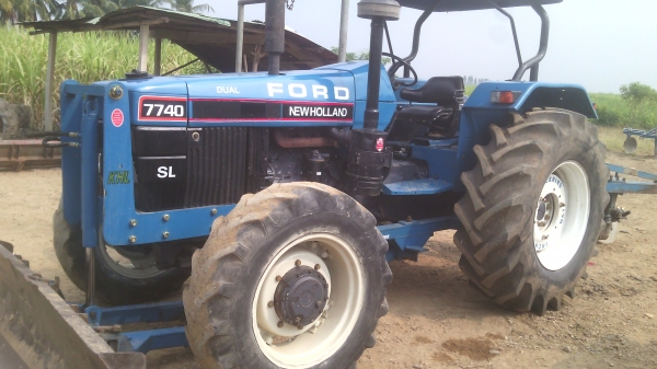 ขายรถไถFORDรุ่น6640คานหน้า NEWHOLLAND  เล่มพร้อมโอน