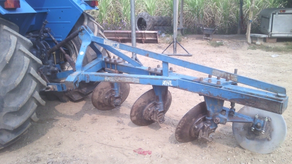 ขายรถไถFORDรุ่น6640คานหน้า NEWHOLLAND  เล่มพร้อมโอน