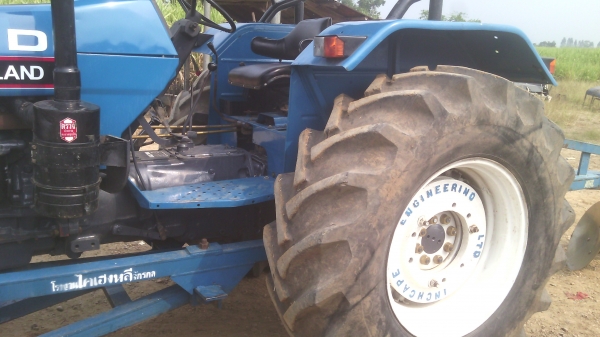 ขายรถไถFORDรุ่น6640คานหน้า NEWHOLLAND  เล่มพร้อมโอน