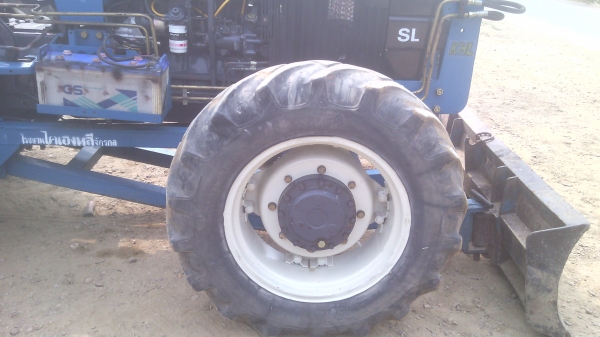 ขายรถไถFORDรุ่น6640คานหน้า NEWHOLLAND  เล่มพร้อมโอน