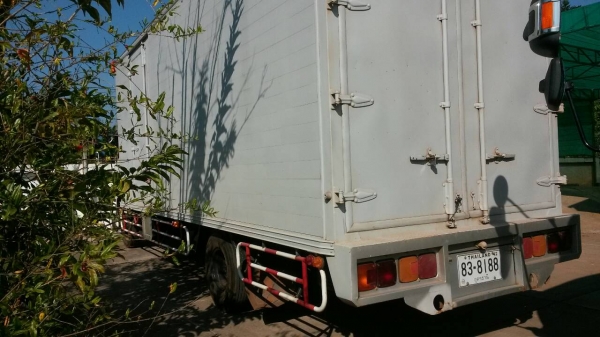 ขาย 6ล้อ ตู้แห้ง Hino series 500 ปี57 เครื่อง 175 ช่วงยาว 6.5 เมตร