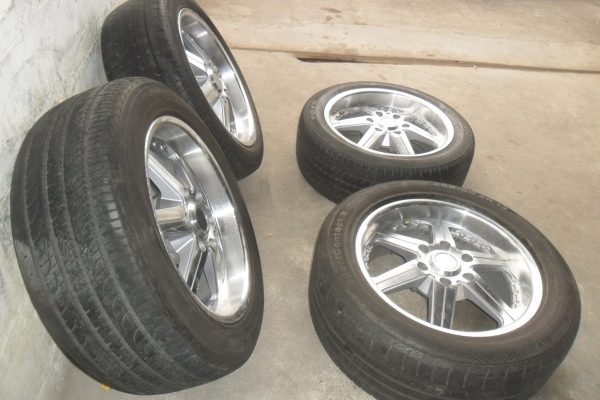 ล้อแม็ก18นิ้ว6รู พร้อมยาง สวยๆ 4 ล้อ ราคา 8800 บาท