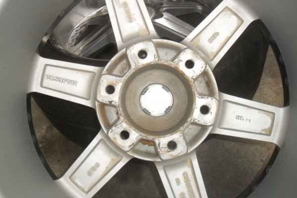 ล้อแม็ก18นิ้ว6รู พร้อมยาง สวยๆ 4 ล้อ ราคา 8800 บาท ล้อแม็ก18นิ้ว6รู พร้อมยาง สวยๆ 4 ล้อ ราคา 8800 บาท