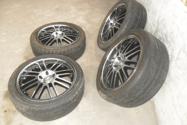 ล้อแม็ก18นิ้ว5รู114 พร้อมยาง สวยๆ 4 ล้อ ราคา 8900 บาท