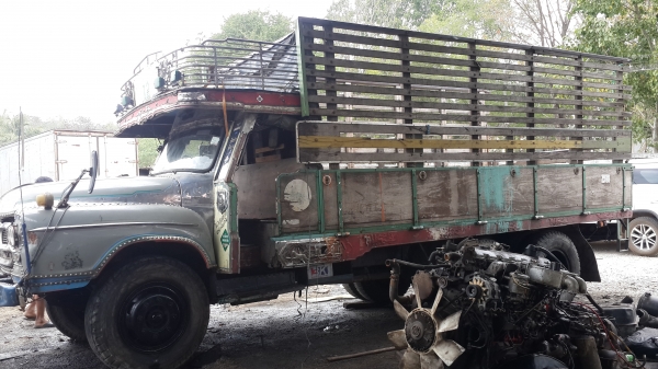 รถสิบล้อหัวยาว isuzu เครื่อง 6BD1 เกียร์ร็อค 195 เครื่องดีคันซีสวยมาก เล่มทะเบียนเอกสารพร้อมโอน