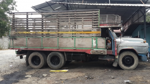 รถสิบล้อหัวยาว isuzu เครื่อง 6BD1 เกียร์ร็อค 195 เครื่องดีคันซีสวยมาก เล่มทะเบียนเอกสารพร้อมโอน