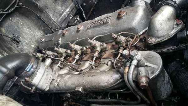 รถสิบล้อหัวยาว isuzu เครื่อง 6BD1 เกียร์ร็อค 195 เครื่องดีคันซีสวยมาก เล่มทะเบียนเอกสารพร้อมโอน