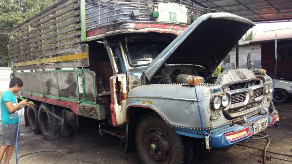 รถสิบล้อหัวยาว isuzu เครื่อง 6BD1 เกียร์ร็อค 195 เครื่องดีคันซีสวยมาก เล่มทะเบียนเอกสารพร้อมโอน