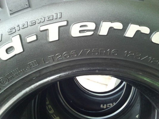 ยาง mud BF goodrich km2 265/75/16 ยางสวยดอกเต็ม