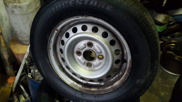 ขายเหมายกกอง 4ชุด ล้อขอบ 13-14 ทั้งหมด 4,500 บาท