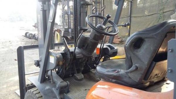 โฟล์ลิฟต์ Toyota รุ่น 6 ขนาด 3 ตัน สภาพดี ใช้งานได้เลย เกียร์ออโต้