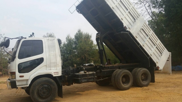 ขายหลง MA 2 เพลาดรั้ม เครื่องดี ครัชซีสวย ยางดี รถใช้งานสภาพดีไม่เคยมีปัญหา 0811838154