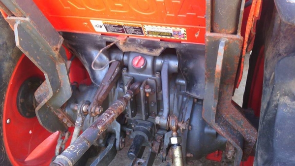 ขายรถไถ KUBOTA L4708 ใช้งานน้อย อุปกรณ์ครบ ดันหน้า ผานหลัง เอกสารพร้อมโอน สนใจโทร 090-8588220คุณนะ 093-3258446คุณบิว หรือเข้าดูสินค้าอื่นๆได้ที่ www.truck.in.th/498 หรือเพจFacebook ณรงค์ ซื้อขายรถมือสอง (เว็บไซต์ส่วนตัว) หรือFacebook คุณนะ รถบรรทุก