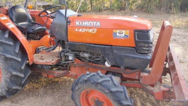 ขายรถไถ KUBOTA L4508DI ใช้งานน้อย อุปกรณ์ครบ ดันหน้า ผานหลัง เอกสารพร้อมโอน สนใจโทร 090-8588220คุณนะ 093-3258446คุณบิว หรือเข้าดูสินค้าอื่นๆได้ที่ www.truck.in.th/498 หรือเพจFacebook ณรงค์ ซื้อขายรถมือสอง (เว็บไซต์ส่วนตัว) หรือFacebook คุณนะ รถบรรทุก