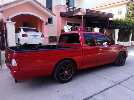 Mitsubishi Strada 2002