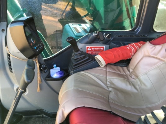 รถแบคโฮ  KOBELCO  YN - 12  ( ซุปเปอร์ X. )  ,  ( รถทำงาน 5,xxx ชม. )     สนใจติดต่อ  081 - 6079515