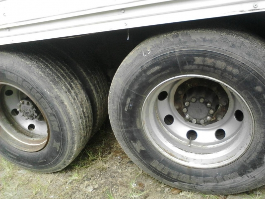 รถฮีโน่ 10 ล้อ ตู้เย็น FL1J  210 แรงม้า. ปี 42.    สนใจติดต่อ  081 - 6079515