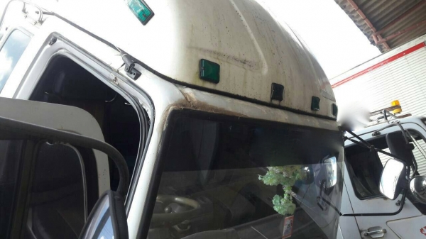 รถฮีโน่ 10 ล้อ ตู้เย็น FL1J  210 แรงม้า. ปี 42.    สนใจติดต่อ  081 - 6079515