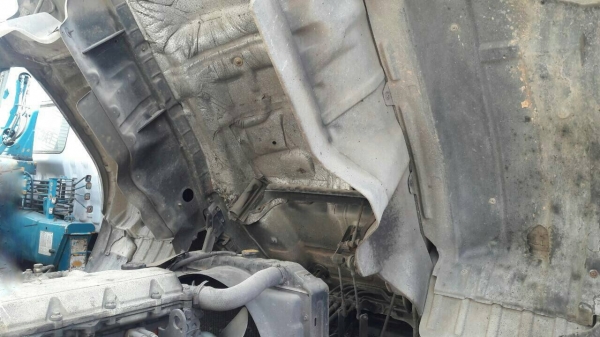 รถฮีโน่ 10 ล้อ ตู้เย็น FL1J  210 แรงม้า. ปี 42.    สนใจติดต่อ  081 - 6079515