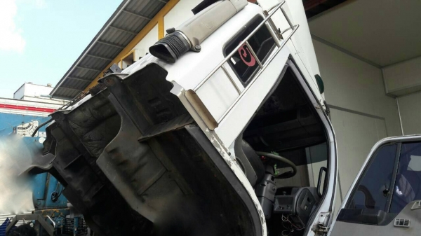 รถฮีโน่ 10 ล้อ ตู้เย็น FL1J  210 แรงม้า. ปี 42.    สนใจติดต่อ  081 - 6079515