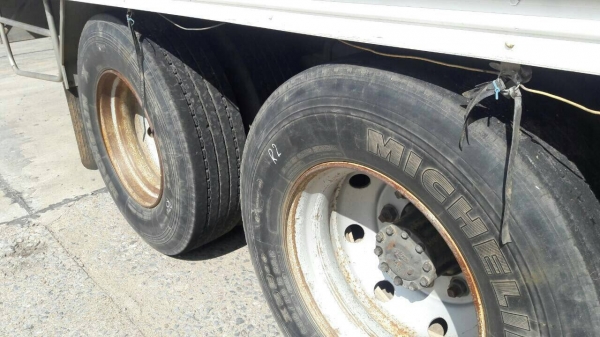 รถฮีโน่ 10 ล้อ ตู้เย็น FL1J  210 แรงม้า. ปี 42.    สนใจติดต่อ  081 - 6079515