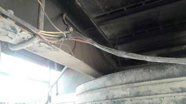 รถฮีโน่ 10 ล้อ ตู้เย็น FL1J  210 แรงม้า. ปี 42.    สนใจติดต่อ  081 - 6079515