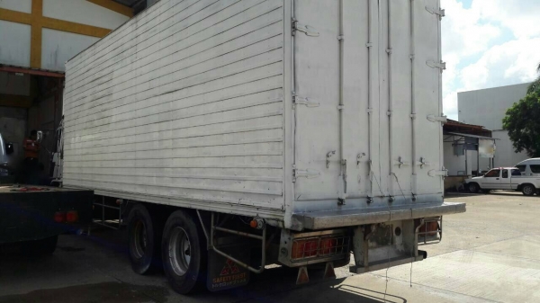 รถฮีโน่ 10 ล้อ ตู้เย็น FL1J  210 แรงม้า. ปี 42.    สนใจติดต่อ  081 - 6079515