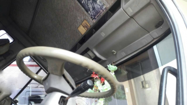 รถฮีโน่ 10 ล้อ ตู้เย็น FL1J  210 แรงม้า. ปี 42.    สนใจติดต่อ  081 - 6079515