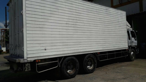 รถฮีโน่ 10 ล้อ ตู้เย็น FL1J  210 แรงม้า. ปี 42.    สนใจติดต่อ  081 - 6079515