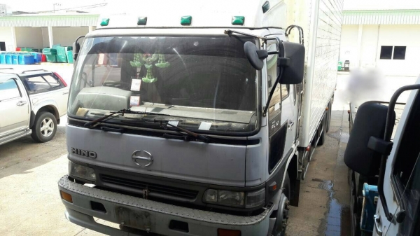 รถฮีโน่ 10 ล้อ ตู้เย็น FL1J  210 แรงม้า. ปี 42.    สนใจติดต่อ  081 - 6079515
