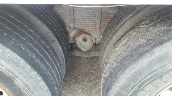 รถฮีโน่ 10 ล้อ ตู้เย็น FL1J  210 แรงม้า. ปี 42.    สนใจติดต่อ  081 - 6079515