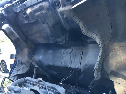 รถอีซูซู 6 ล้อ ( ไม่ดั้ม. )  NKR 130 แรงม้า. ปี 44.    สนใจติดต่อ  081 - 6079515