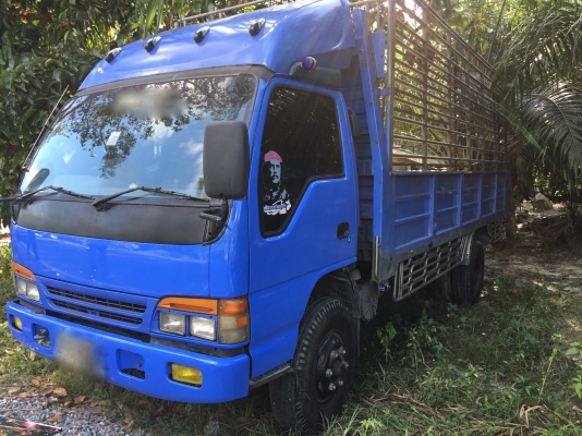 รถอีซูซู 6 ล้อ ( ไม่ดั้ม. )  NKR 130 แรงม้า. ปี 44.    สนใจติดต่อ  081 - 6079515