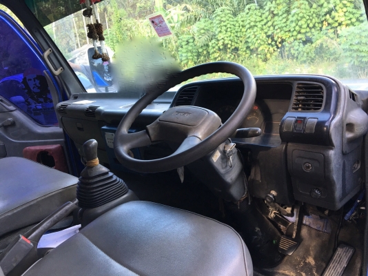 รถอีซูซู 6 ล้อ ( ไม่ดั้ม. )  NKR 130 แรงม้า. ปี 44.    สนใจติดต่อ  081 - 6079515