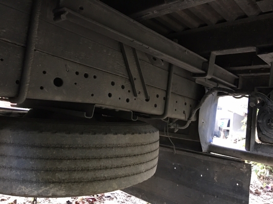 รถอีซูซู 6 ล้อ ( ไม่ดั้ม. )  NKR 130 แรงม้า. ปี 44.    สนใจติดต่อ  081 - 6079515