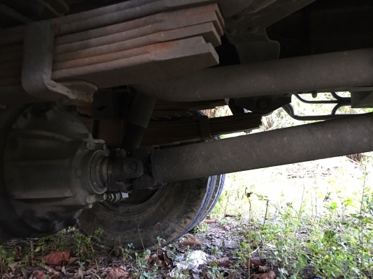 รถอีซูซู 6 ล้อ ( ไม่ดั้ม. )  NKR 130 แรงม้า. ปี 44.    สนใจติดต่อ  081 - 6079515