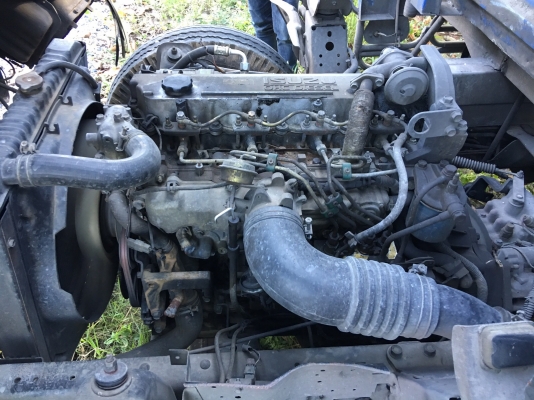 รถอีซูซู 6 ล้อ ( ไม่ดั้ม. )  NKR 130 แรงม้า. ปี 44.    สนใจติดต่อ  081 - 6079515