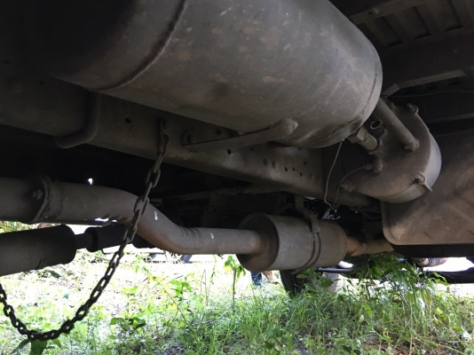 รถอีซูซู 6 ล้อ ( ไม่ดั้ม. )  NKR 130 แรงม้า. ปี 44.    สนใจติดต่อ  081 - 6079515