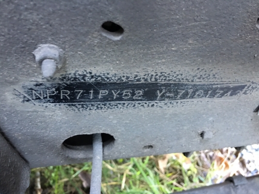 รถอีซูซู 6 ล้อ ( ไม่ดั้ม. )  NKR 130 แรงม้า. ปี 44.    สนใจติดต่อ  081 - 6079515