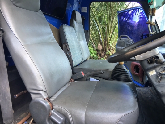 รถอีซูซู 6 ล้อ ( ไม่ดั้ม. )  NKR 130 แรงม้า. ปี 44.    สนใจติดต่อ  081 - 6079515