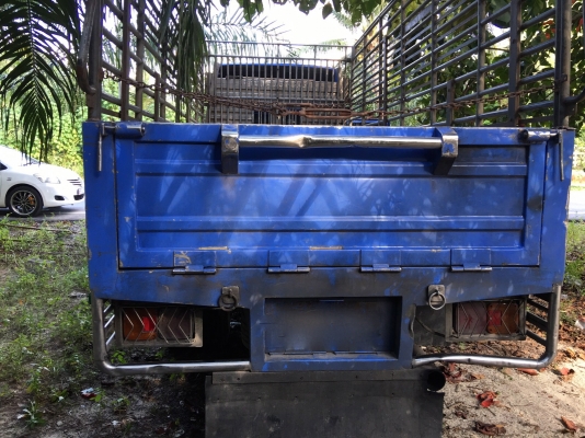 รถอีซูซู 6 ล้อ ( ไม่ดั้ม. )  NKR 130 แรงม้า. ปี 44.    สนใจติดต่อ  081 - 6079515