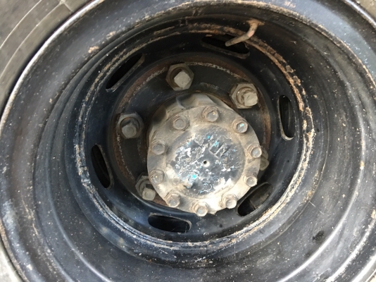 รถอีซูซู 6 ล้อ ( ไม่ดั้ม. )  NKR 130 แรงม้า. ปี 44.    สนใจติดต่อ  081 - 6079515